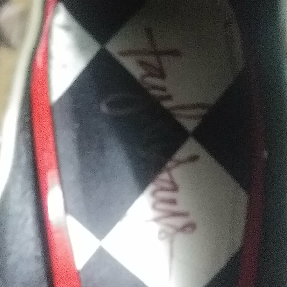 Taylor says Calese - Picture 4 of 4